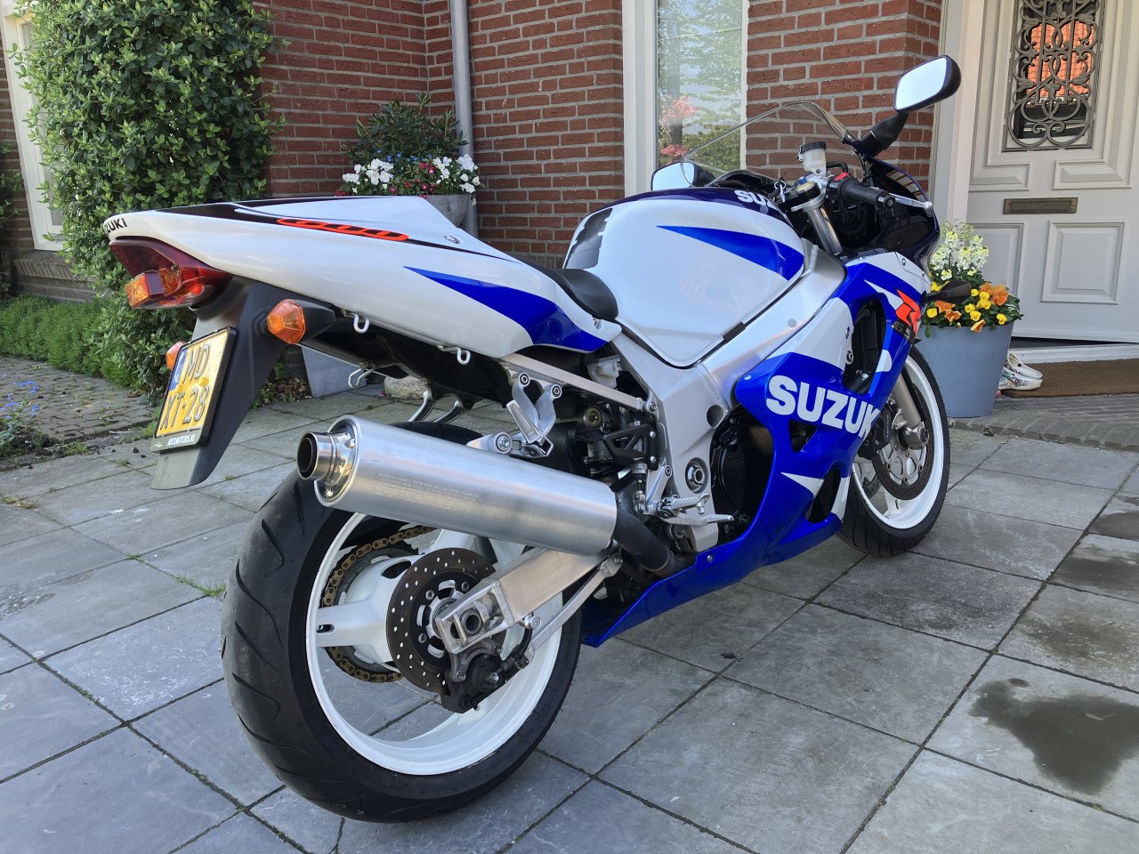 Suzuki GSX-R600 2001 in absoluut unieke staat schadevrij nieuwe banden etc.