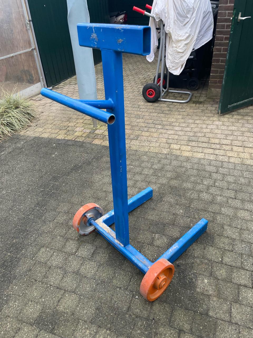 Buiten boord motor steun