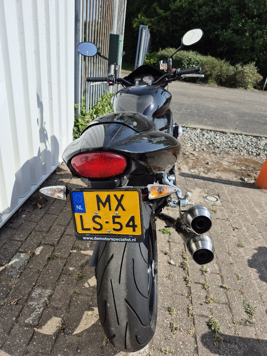 Triumph Street Triple uit 2004