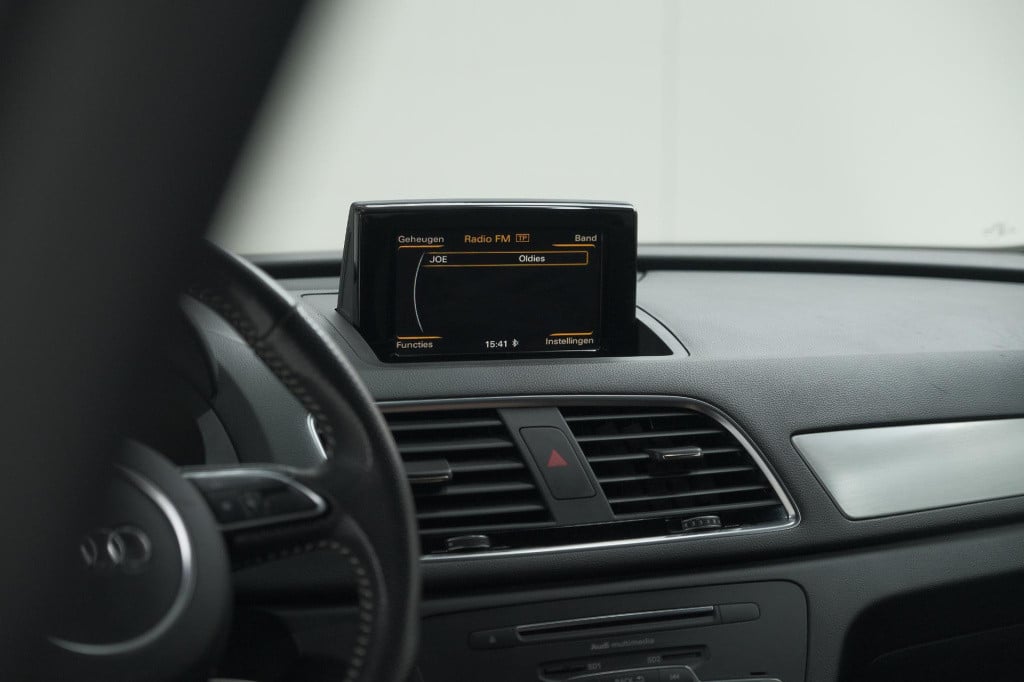 Audi Q3 1.4 tfsi cod sport s line edition | parkeersensoren | navigatie | c