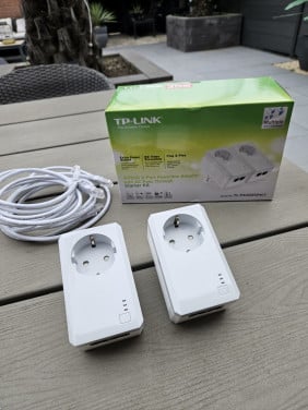 ZganTP-LINK TL-PA4020P-KIT AV500 2-Port Powerline wifi Adapter