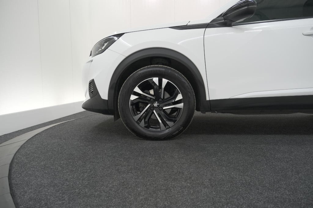 Peugeot 2008 puretech 130 eat8 allure | parkeersensoren | navigatie | apple