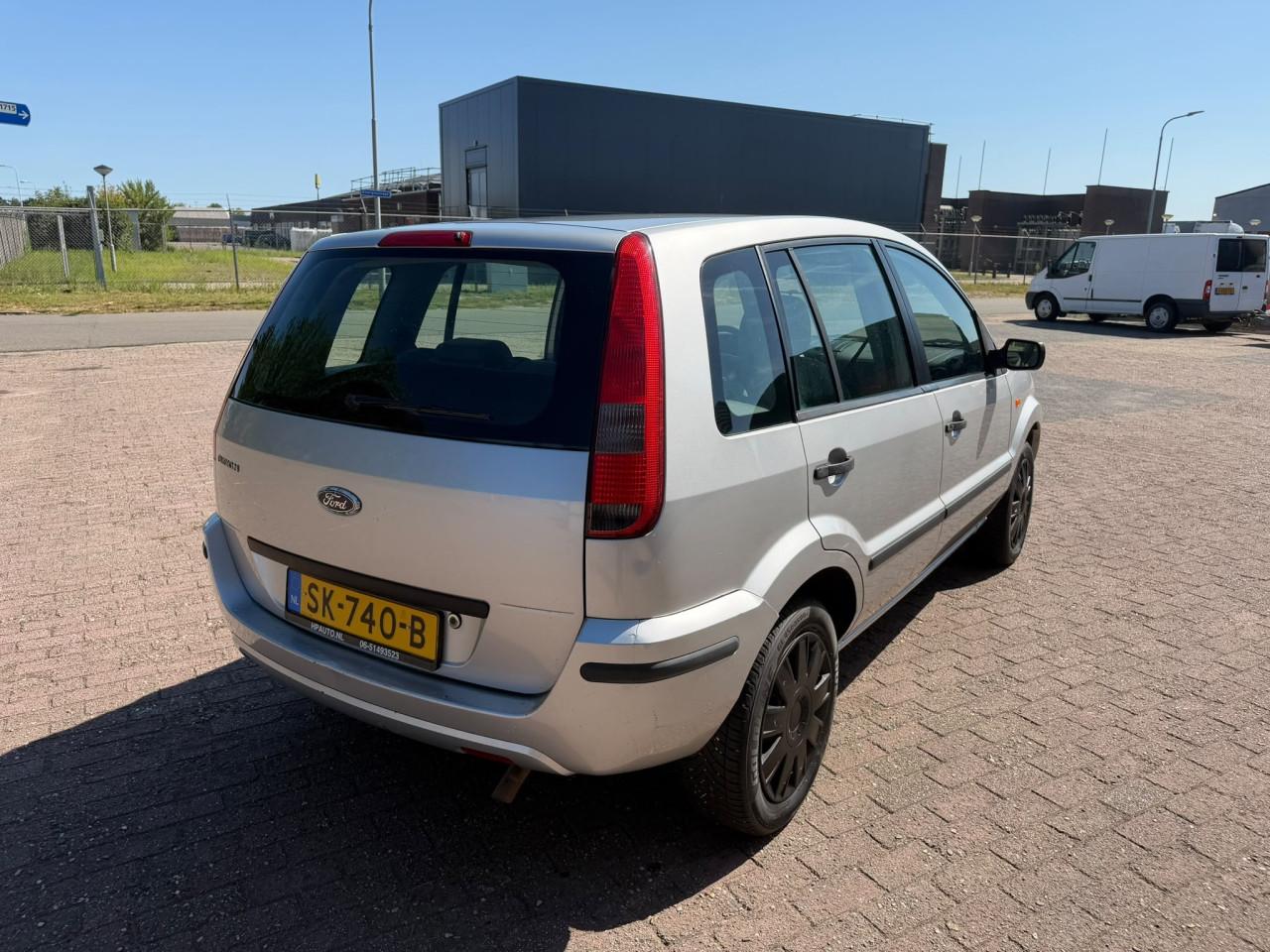 Ford fusion bj 2004  1100 euro