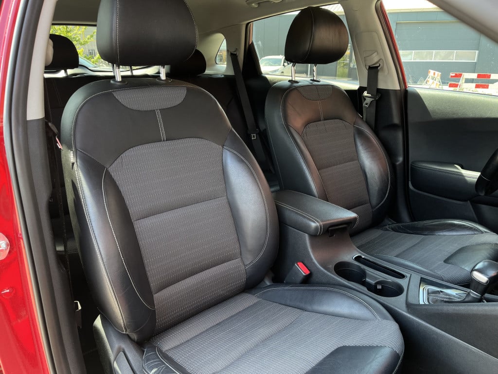 Kia Niro 1.6 gdi hybrid businessline | kanteldak | carplay | camera | trekh
