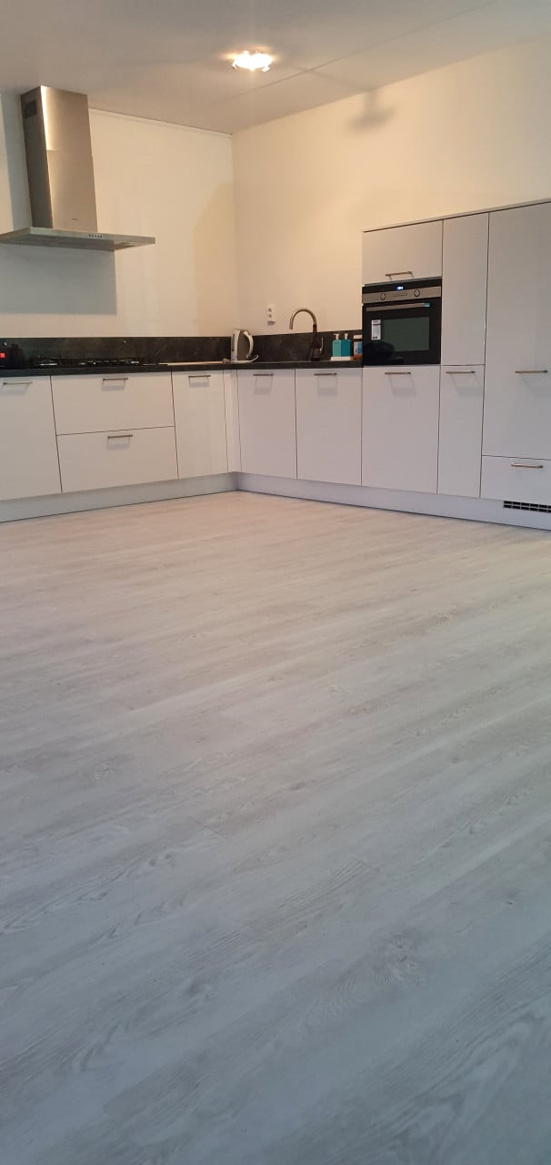 Laminaat of pvc laten leggen? (ook andere klussen)