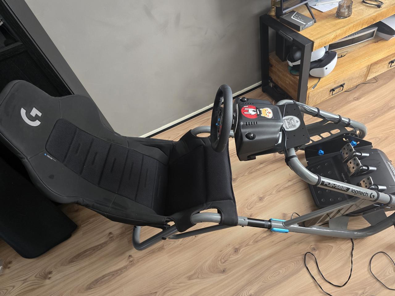 Playseat trophy + logitech g29 + shifter + mat