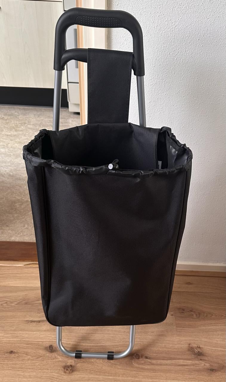 NIEUWE BOODSCHAPPEN TROLLY . 1 KEER GEBRUIKT.