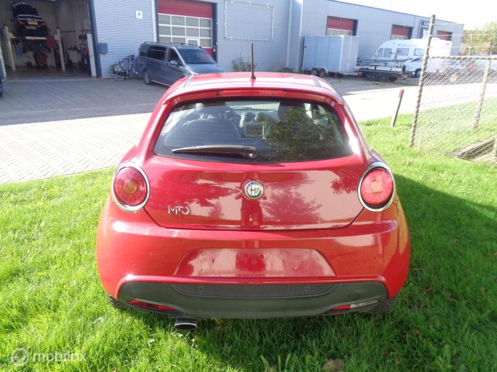 Alfa Romeo MiTo 1.4 t distinctive 136 pk/airco/lm velgen/pdc/dna knop/nieuw