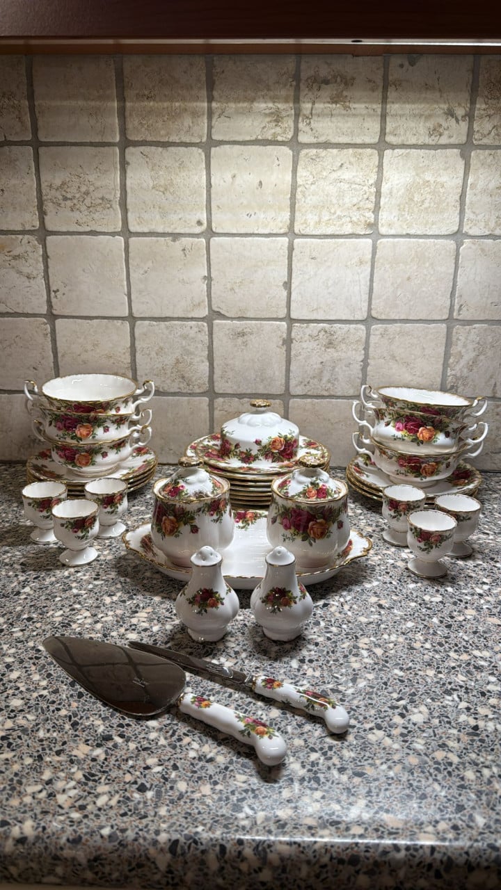 Royal albert servies ( old country roses)