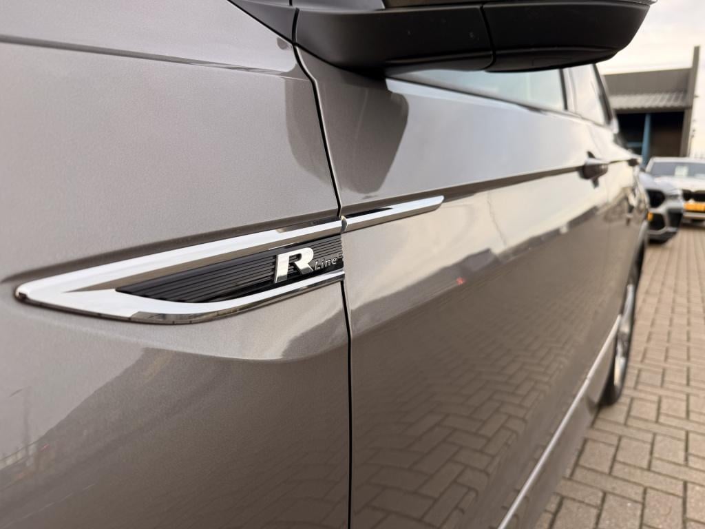 Volkswagen T-cross 1.0 tsi r-line | vc | acc | dab | trekhaak | stoelverwar