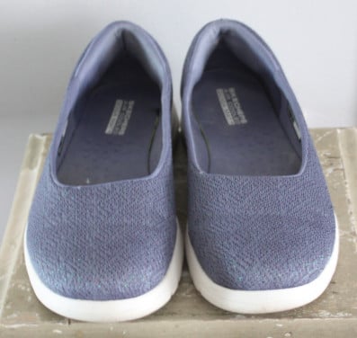 Blauwe instappers witte zool maat 36