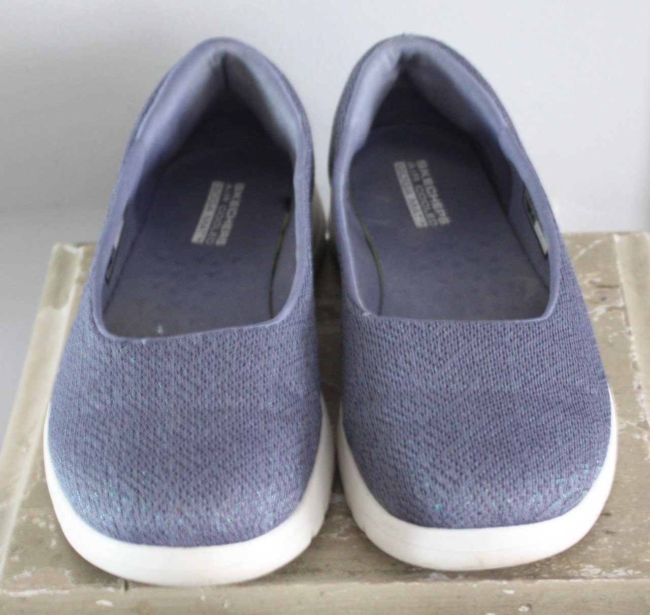 Blauwe instappers witte zool maat 36