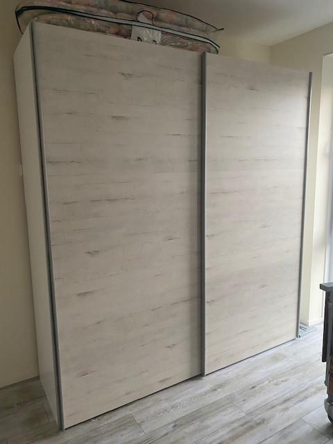 Mooie 2 deurs schuifkast / Kledingkast