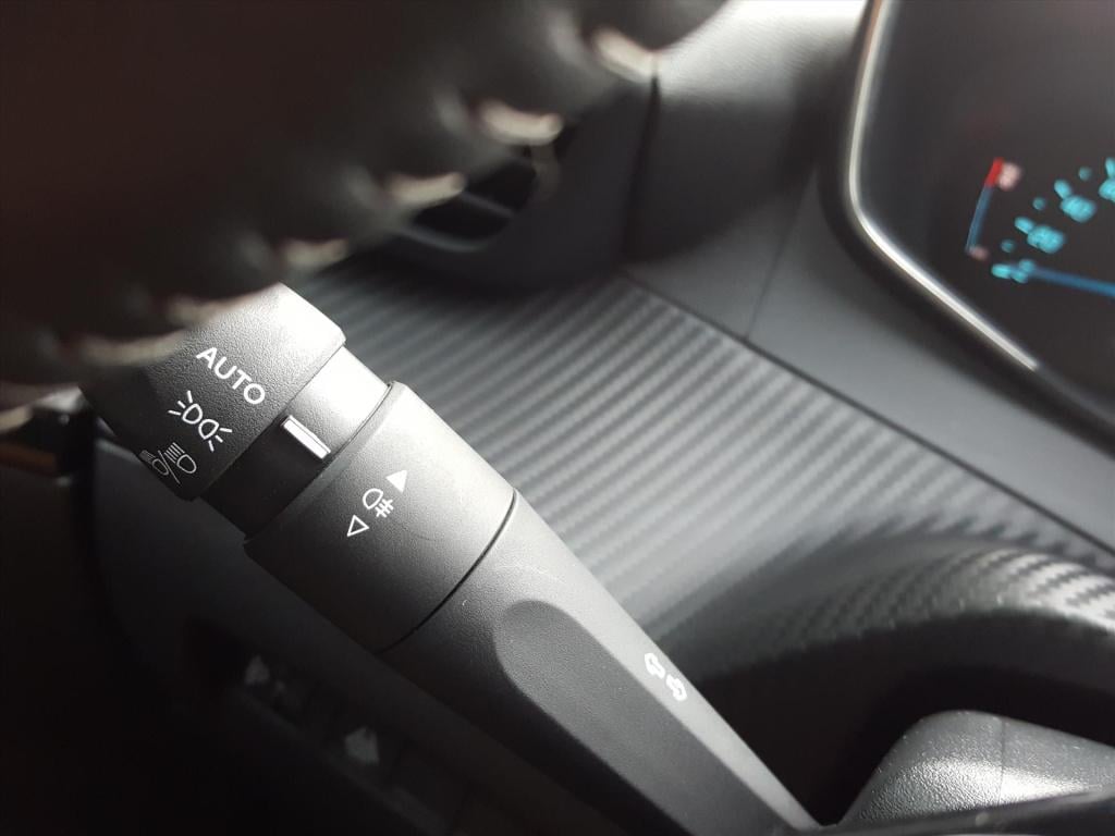 Peugeot E-2008 ev 50kwh 136pk 3-fase active apple carplay & android auto | 