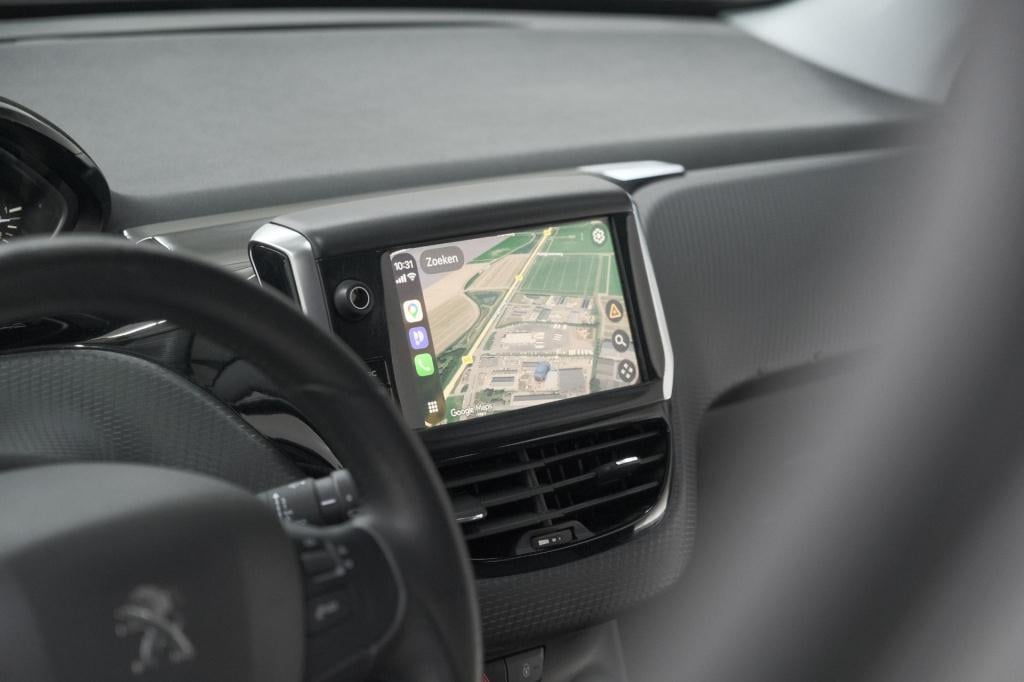 Peugeot 208 puretech 82 signature | parkeersensoren | apple carplay | navig