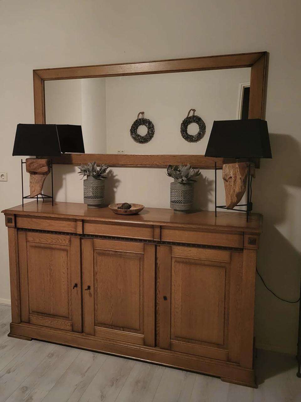 Dressoir met spiegel
