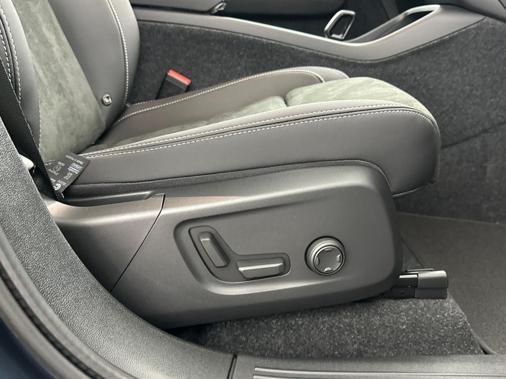 Volvo Ec40 extended range ultra black edition europa