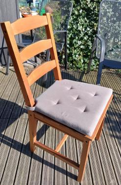 Grenen eetkamerstoeltje + kussen (Jokk Mokk Ikea)