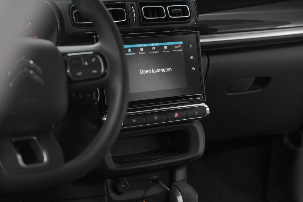 Citroen C3 puretech 110 eat6 shine | apple carplay | parkeersensoren | clim