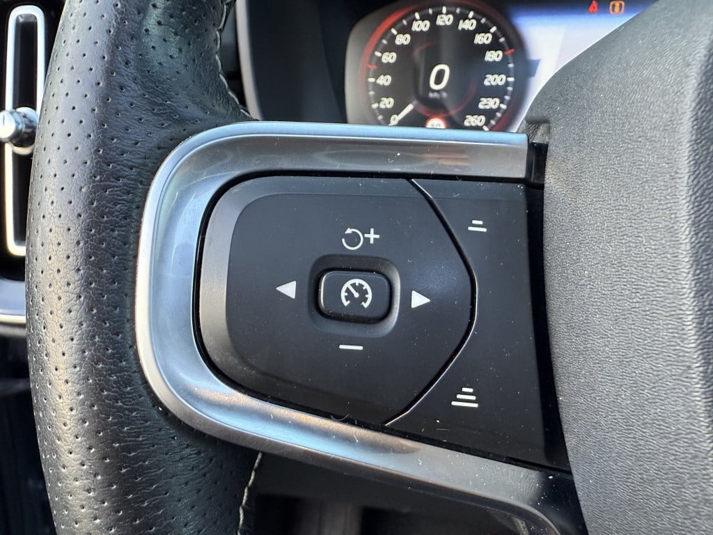 Volvo XC40 t5 262pk recharge| r-design-full options ! stylingpack