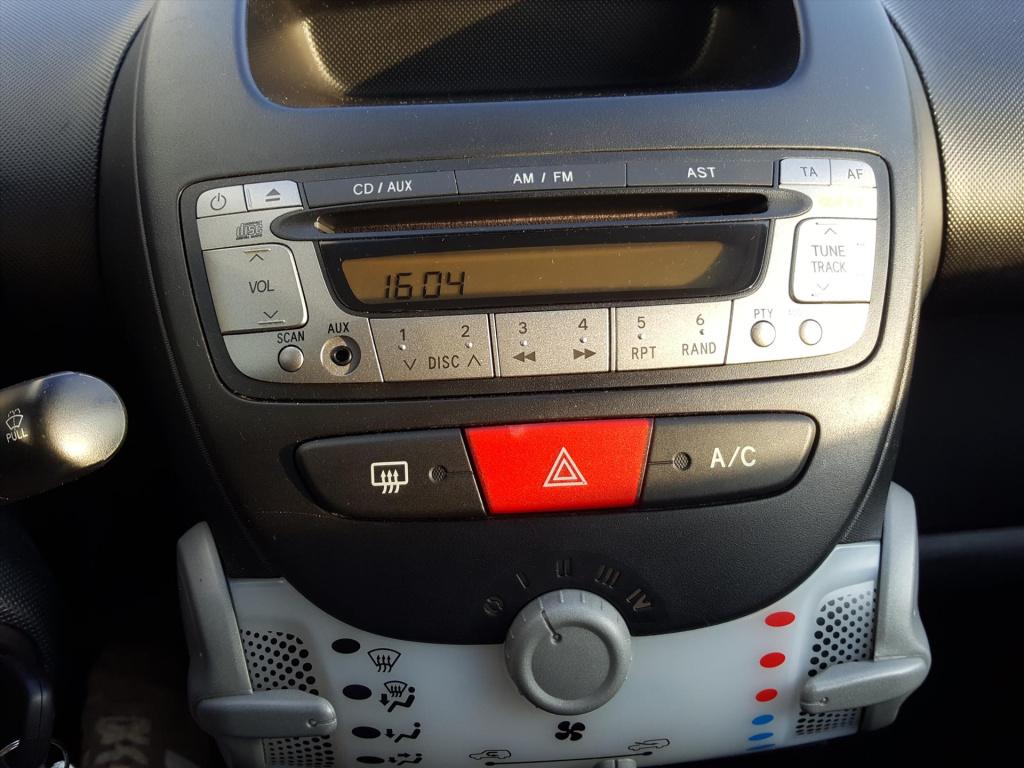 Peugeot 107 1.0 68pk 5d access pack accent airco | lage km-stand! | radio &
