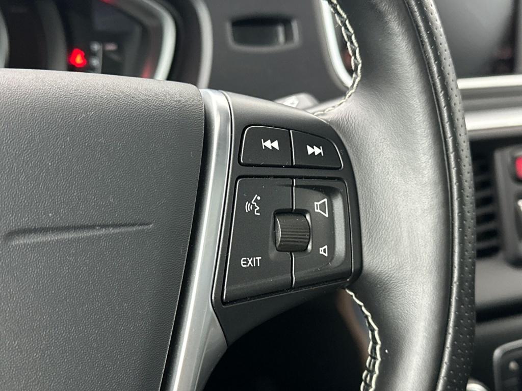 Volvo V40 t3 153pk aut6 polar+ sport| pano| camera| h&k sound| dab+