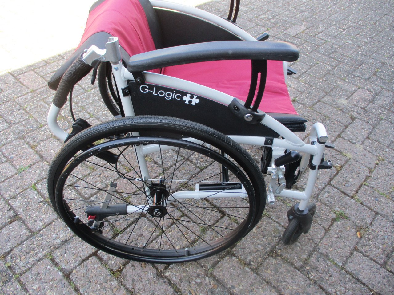 Zgan Excel G Logic + opvouwbare lichtgewicht rolstoel met neerklapbare rug