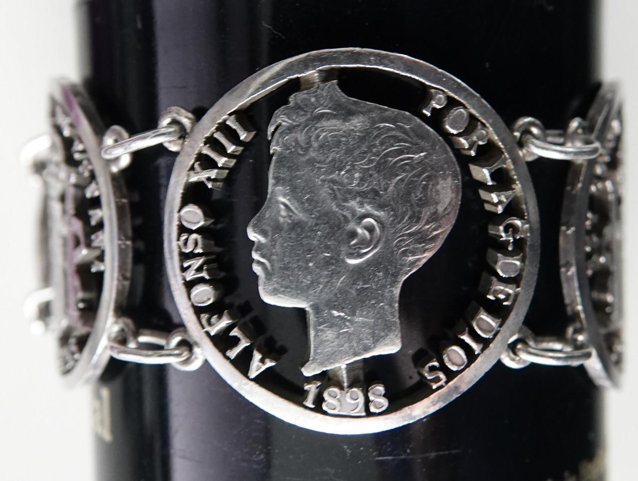 Zware Armband van 5 uitgezaagde antieke zilveren munten Spanje