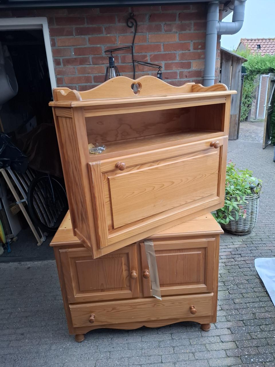 Eenpersoonsledikant met lattenbodem en commodekast