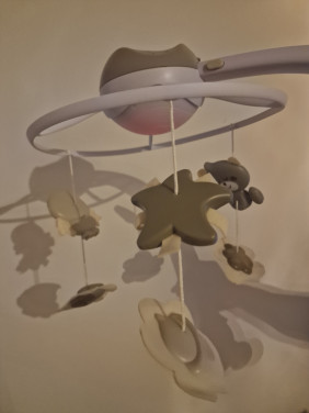 Infantino 3-in-1 muziekmobiel en projector beige