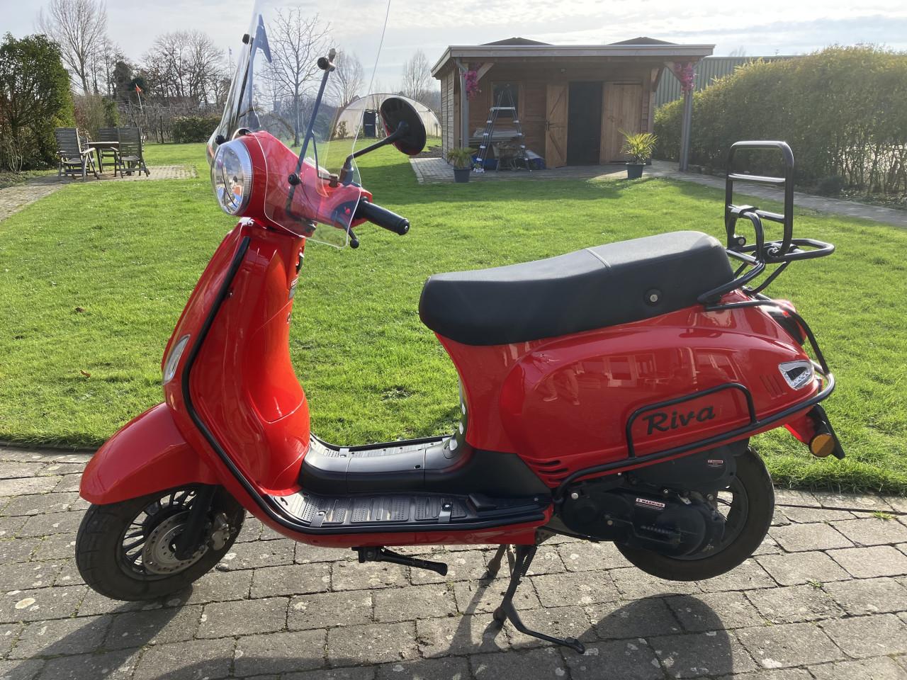 Scooter BTC Riva