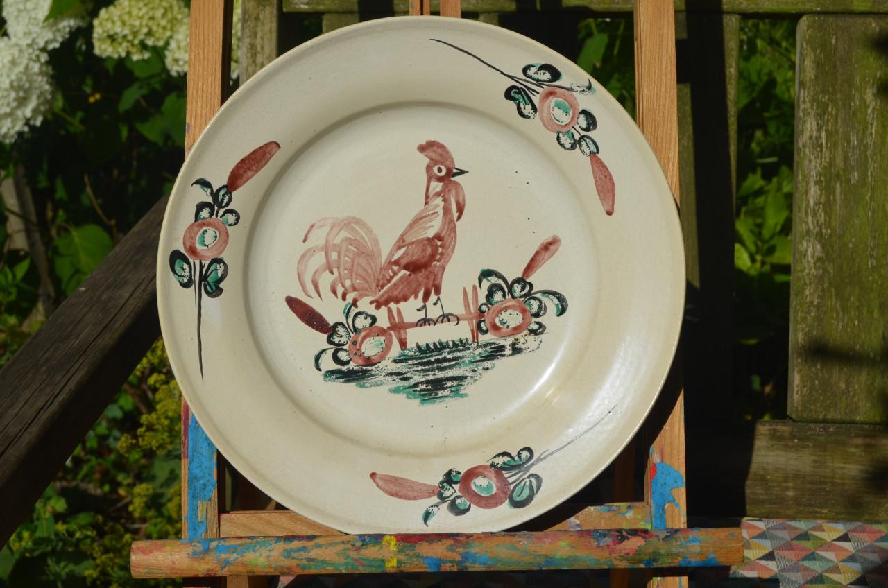 Div. aardewerk borden floraal decor op 1 na 19e/20e eeuw (3)