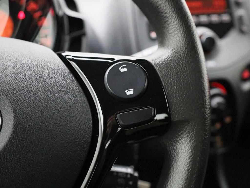 Toyota Aygo 1.0 vvt-i x-fun | 5-deurs | lage km stand | airco | bluetooth |