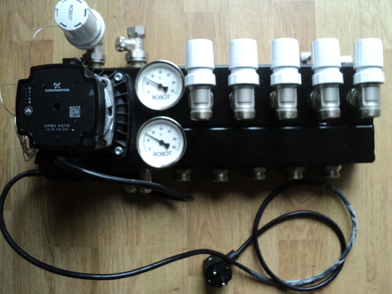 Vrijwel nieuwe 5 groep verdeler vloerverwarming ENERDI ZUINIGE pomp