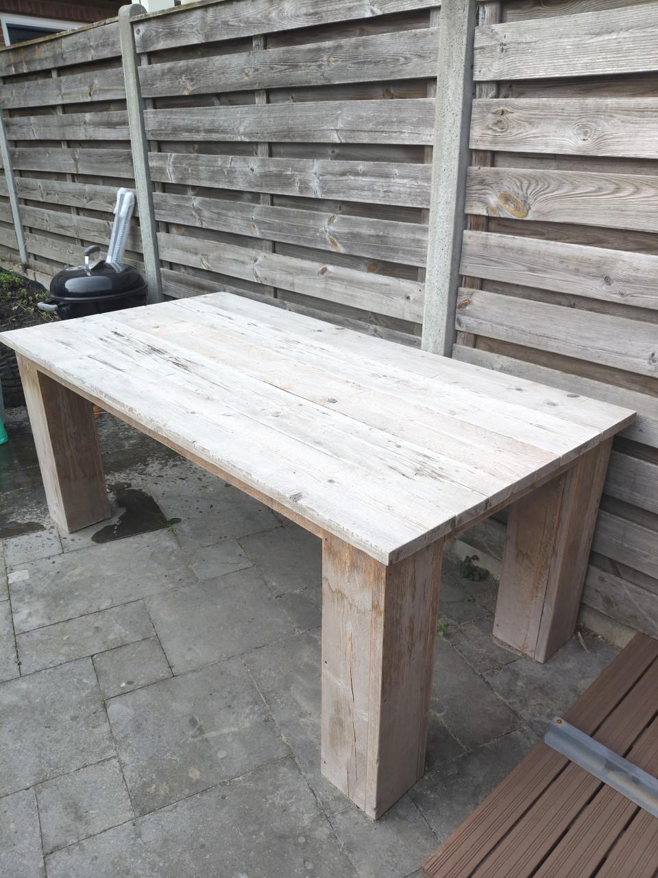 Steigerhouten tafel