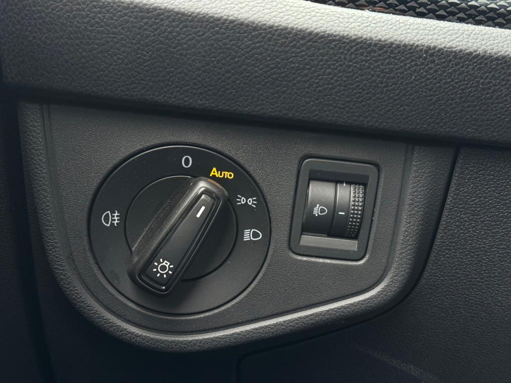 Volkswagen Taigo 1.0 tsi life business * carplay * stoelverwarming * pdc 2x