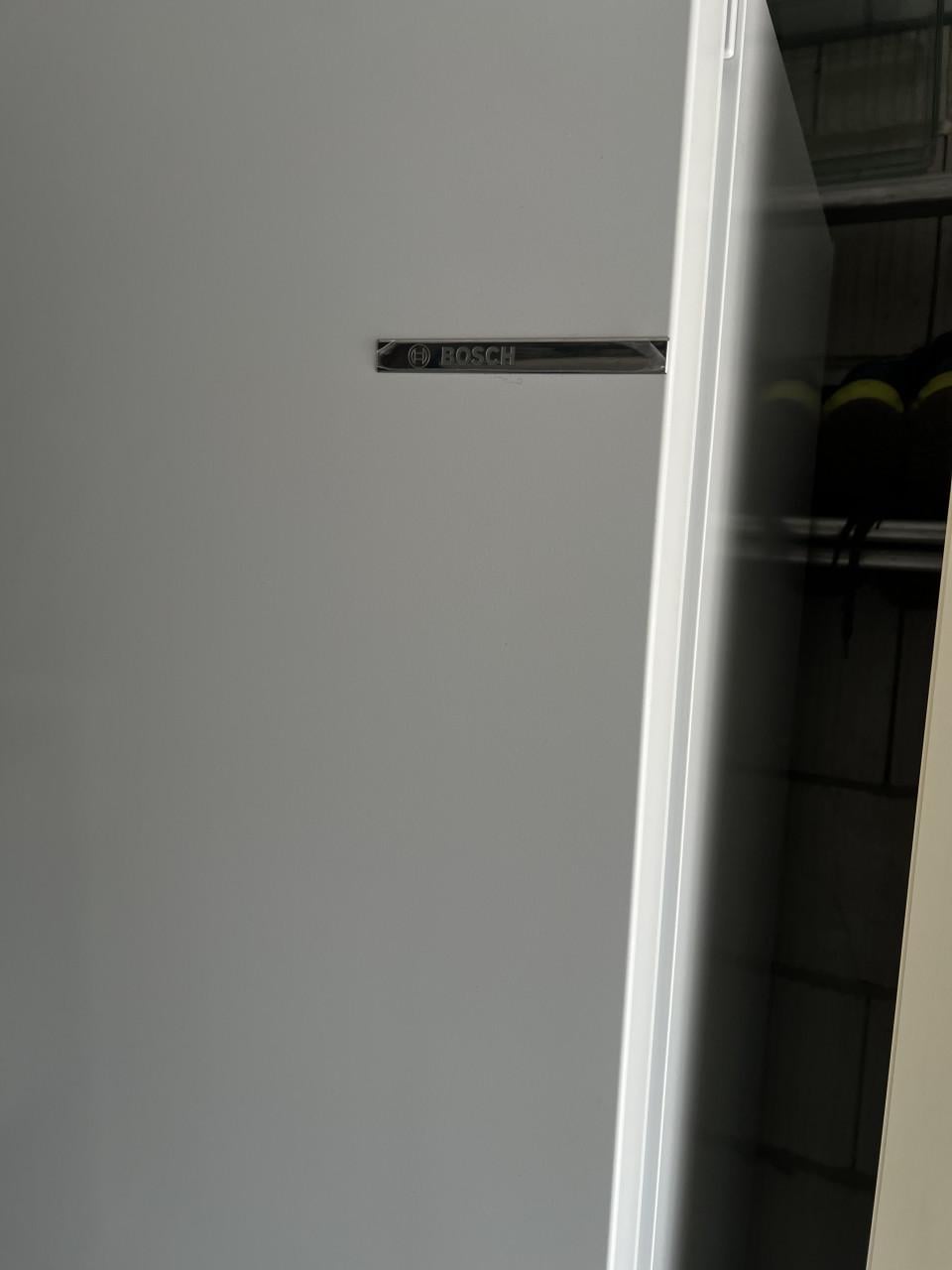 1 jaar oude vriezer BOSCH GSN36VWEP Serie 4  Nofrost vrieskast 186x60 cm.