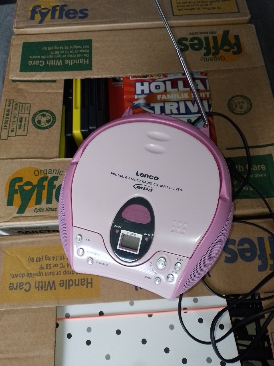 3 dozen rommelmarkt spullen(gratis radio!)