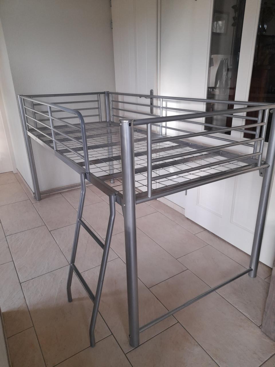 Half-hoogslaper 90 x 200 (in goede staat )