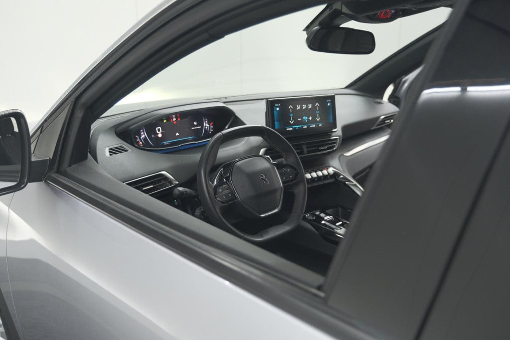 Peugeot 5008 puretech 130 eat8 active pack | 7 zitplaatsen | camera | apple