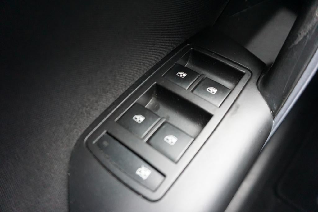 Opel Insignia 1.8 edition climate / cruise controle / parkeersensor