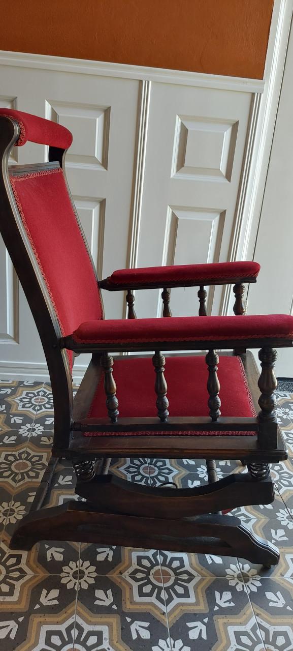 Antieke schommelstoel