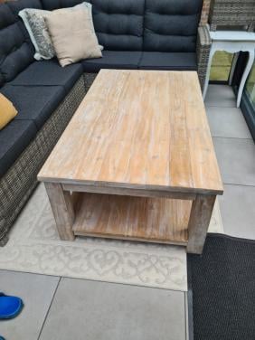 Mooie zware tafel van goede kwaliteit!