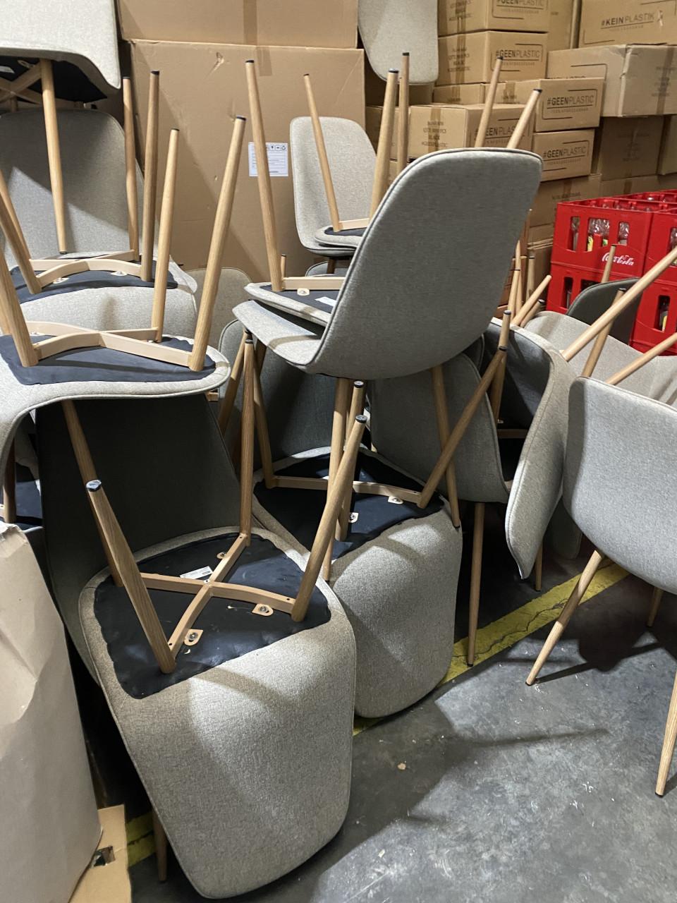 Grote partij stoelen, mogen ook per stuk weg