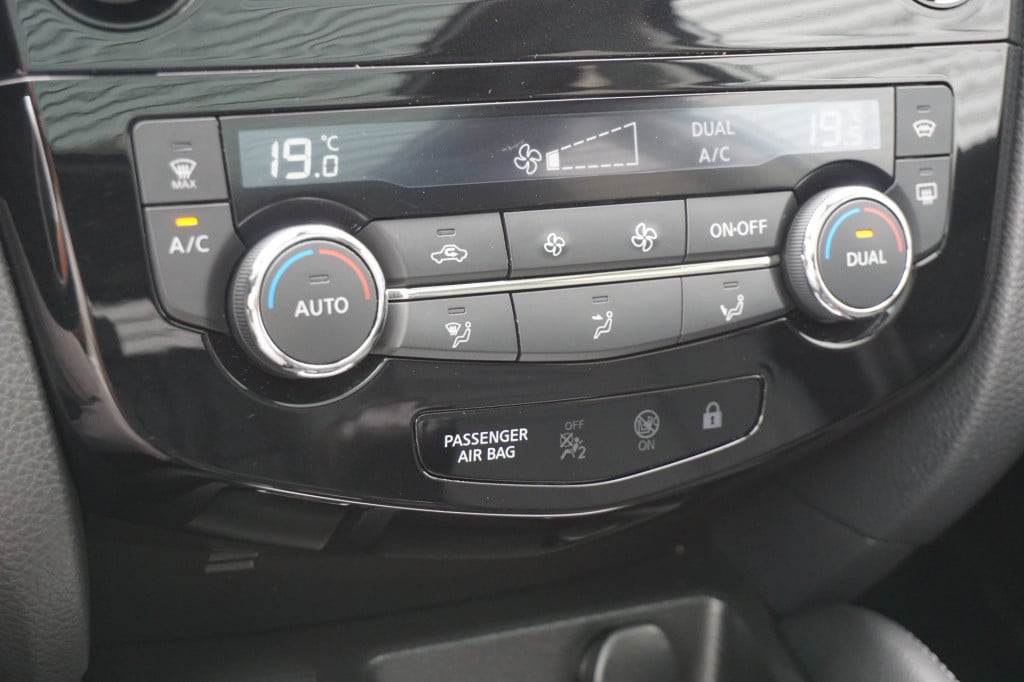 Nissan Qashqai 1.2 tekna + climate / navi / cruise / elektr. ramen / pano. 