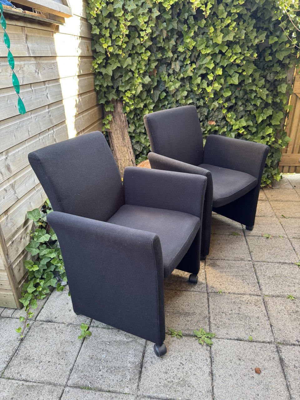 2 comfortable eetkamer stoelen op wieltjes