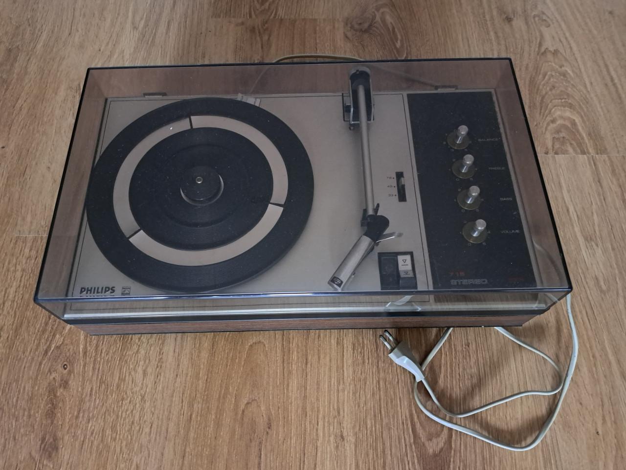 Platenspeler Type Philips 715 compleet.