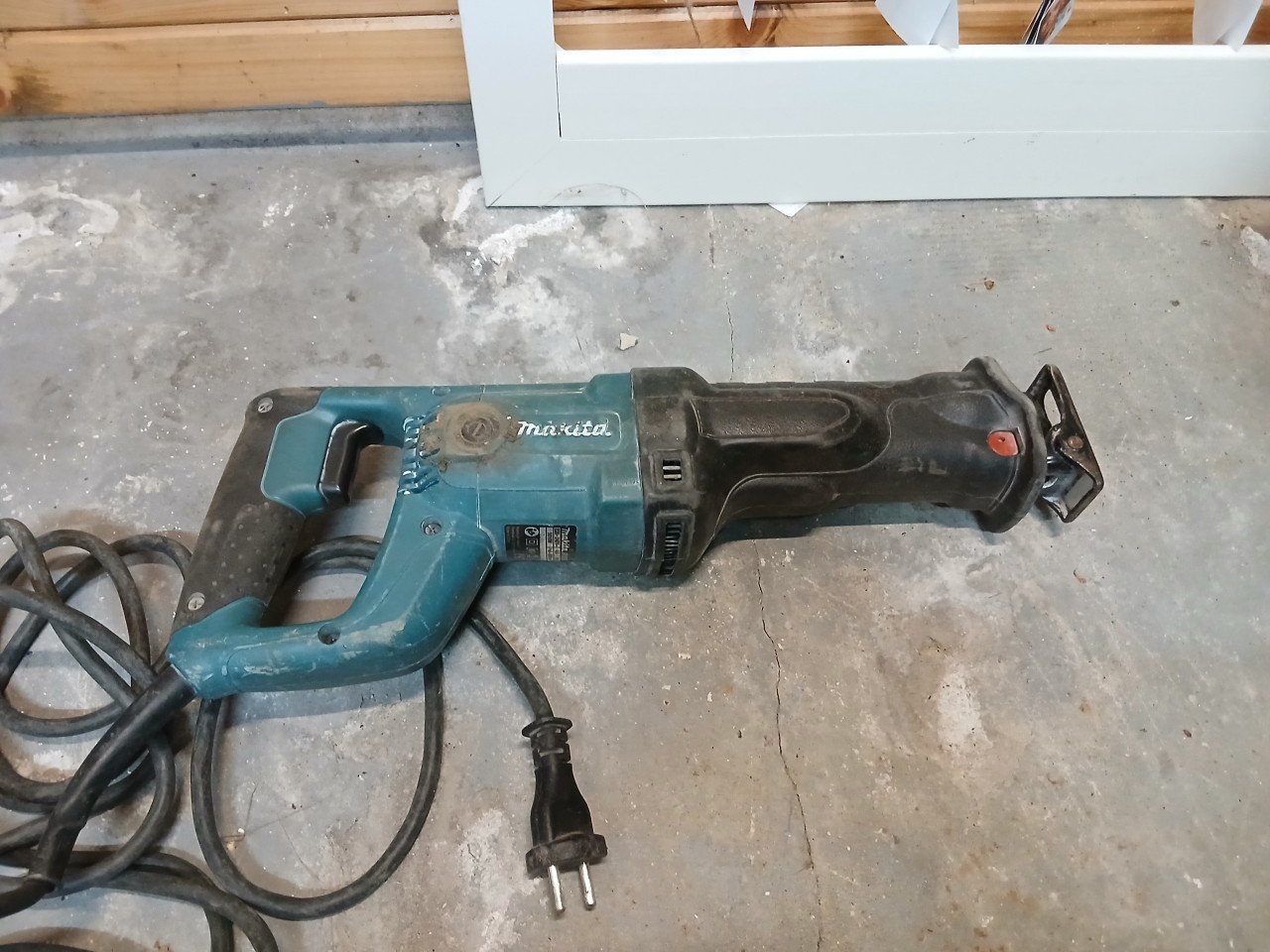 Makita reciprozaag 1010W in koffer