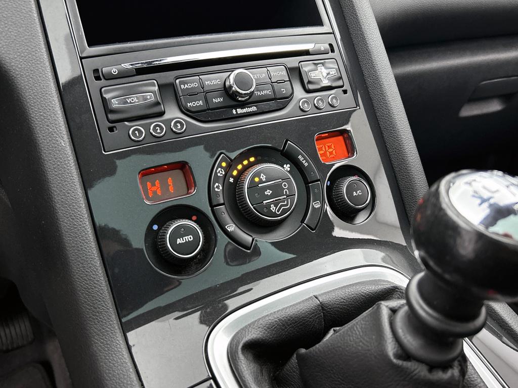 Peugeot 5008 130 pk style 7 persoons | rijklaar | trekhaak | panoramadak | 