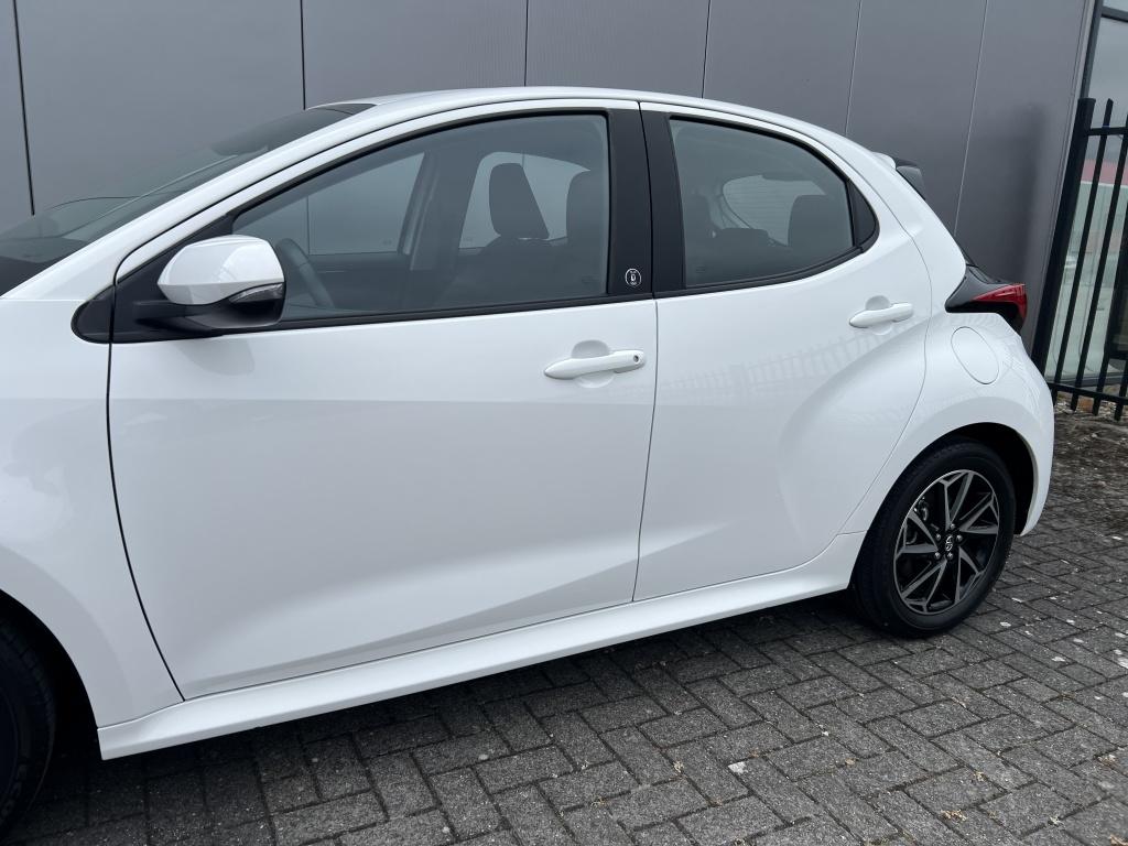 Toyota Yaris 1.5 hyb. 115 first e